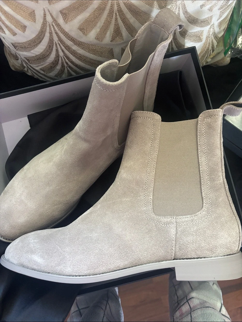Men's Suede Chukka Chelsea Boots in Light Taupe